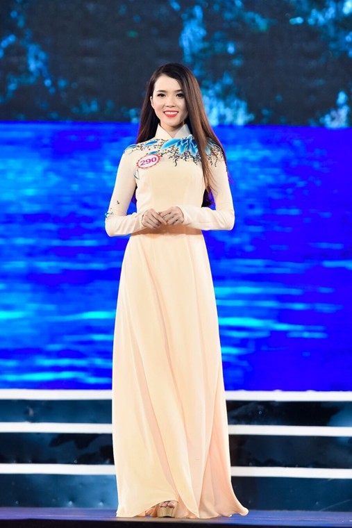 Me man ngam thi sinh Hoa hau Viet Nam dien ao dai-Hinh-5